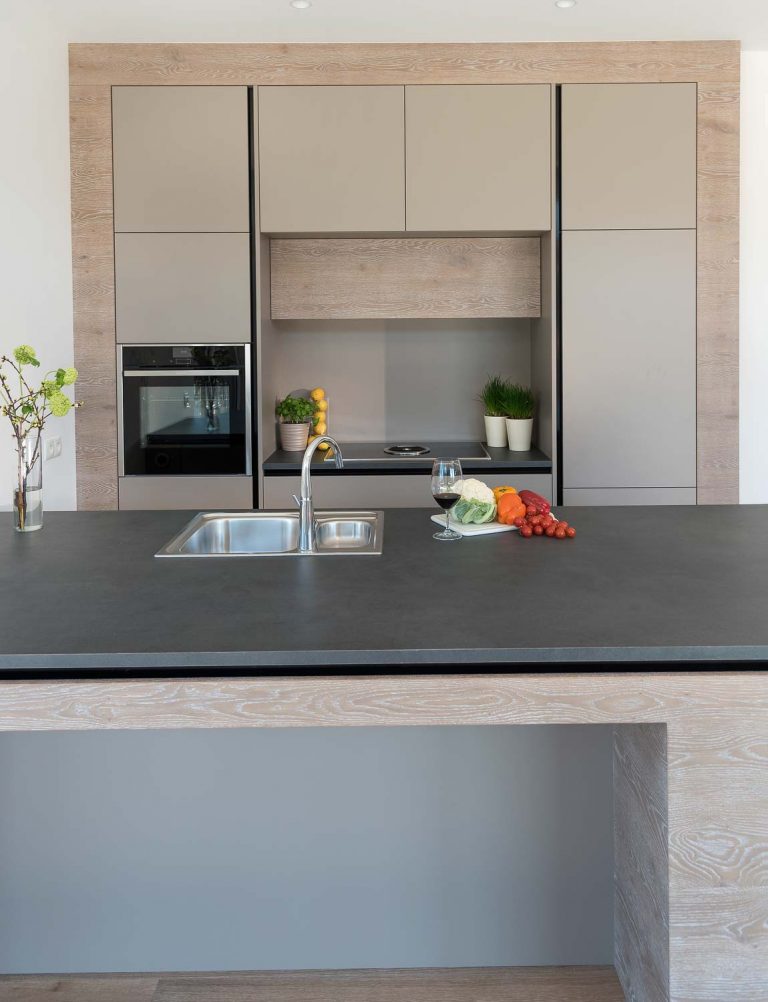 Modernes Küchendesign - Möbeltischlerei Manfred Manzl