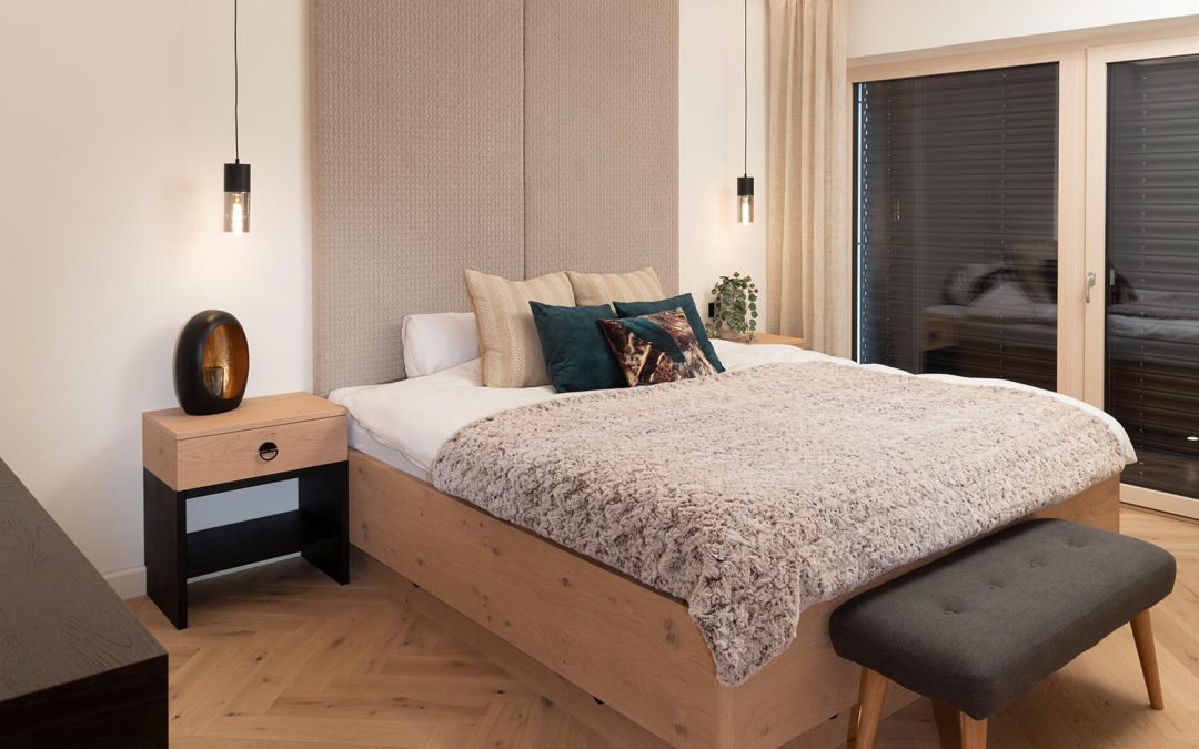 Schlafzimmer mit modernem Flair und stilvollem Look